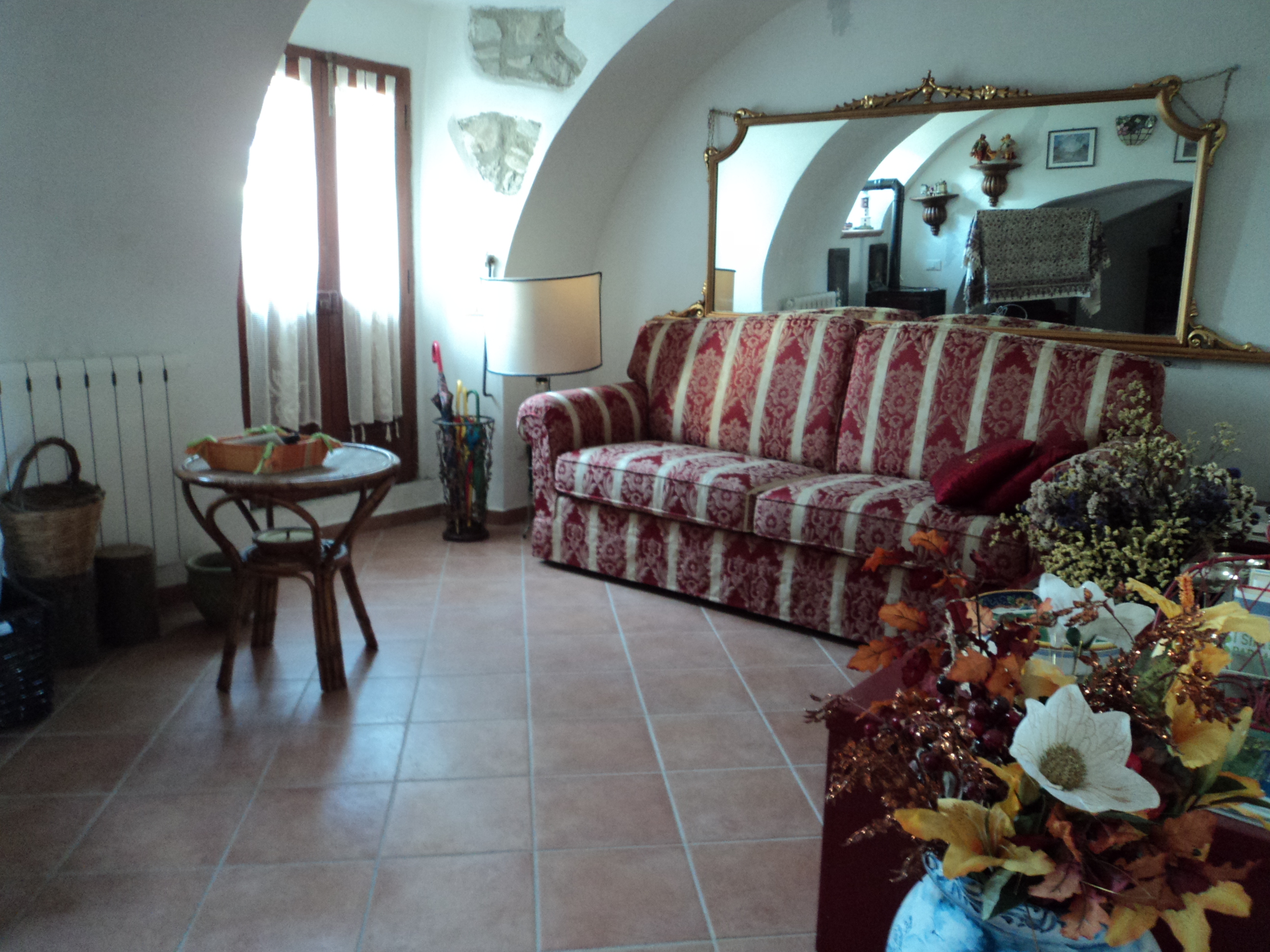 rustico semi indipendente in collina ristrutturato