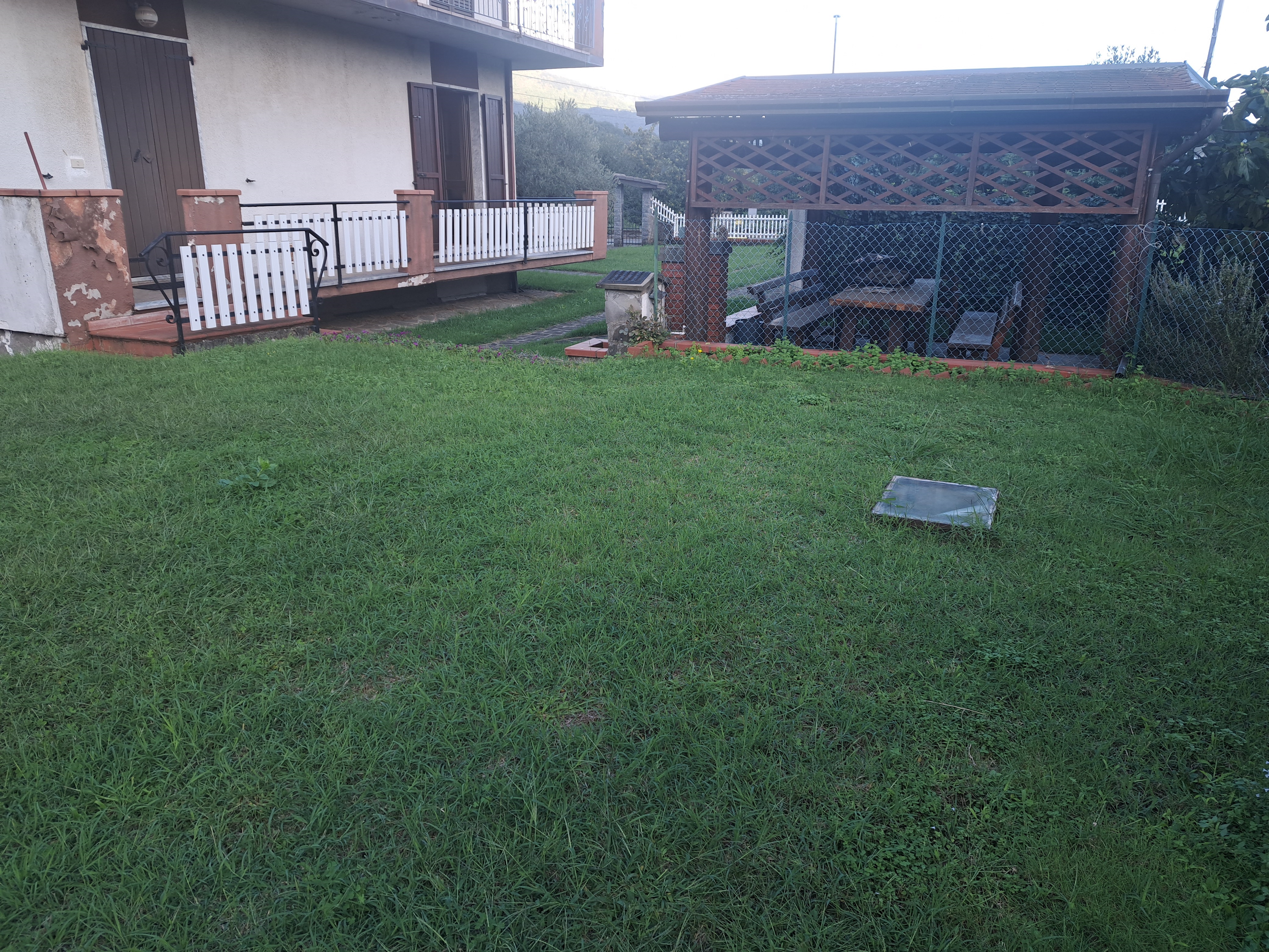 Porzione di bifamigliare con giardino