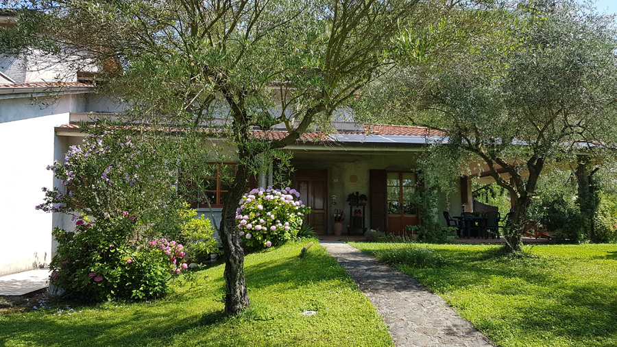 villa con giardino informazioni in agenzia